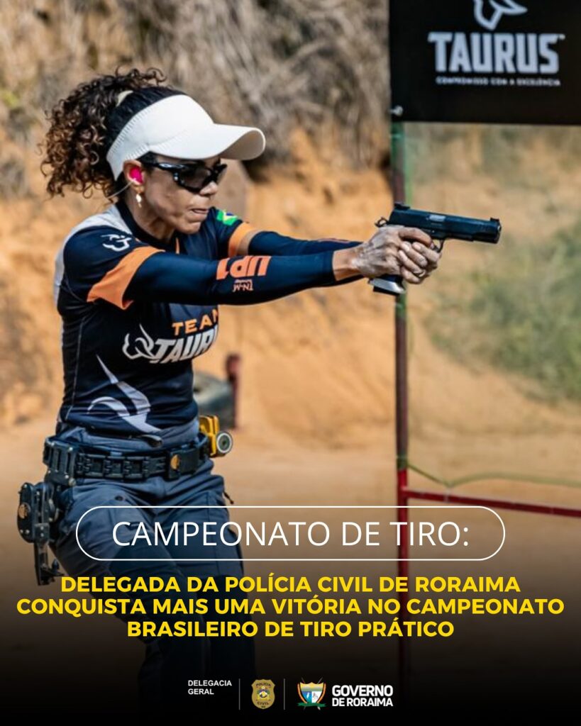 Delegada Francilene Vargas empunhando uma pistola durante o torneio de tiro